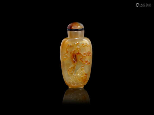 1800-1860 A carved honey agate snuff bottle