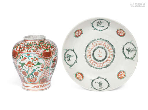 Ming Dynasty, 17th century A Zhangzhou enamelled 'compass' dish and a Zhangzhou baluster jar