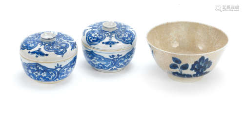 Kangxi and later A pair of blue and white circular boxes and covers and an underglaze blue and crackle-glazed bowl