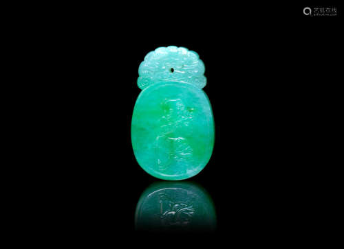 A small jadeite pendant