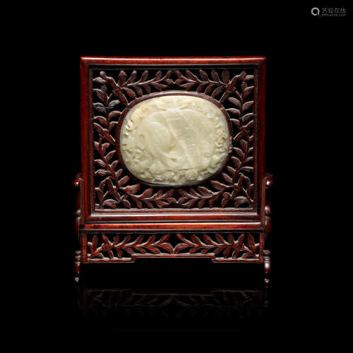 18th/19th century A jade 'chilong' belt buckle and a plaque