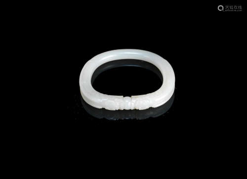 Qing Dynasty or later A white jade bracelet