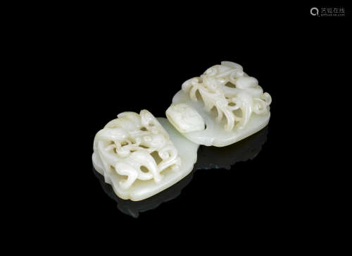 18th century A large pale jade 'chilong' double buckle