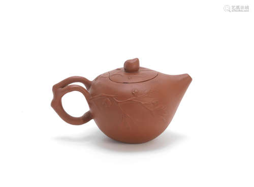 19th/20th century An Yixing Peach-form teapot and cover