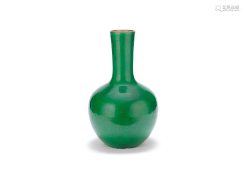 Early 19th century A green-glazed ge-type bottle vase