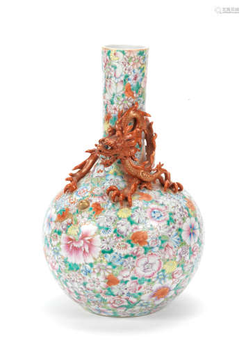 Qianlong seal mark, Republic Period A mille-fleurs pattern bottle vase