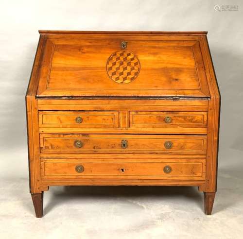 Commode scriban ouvrant par un abattant et trois rangs de tiroir. 108 x 106 x 50 cm. -