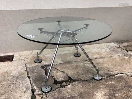 Norman FOSTER (né en 1935) & TECNO, Milan. Nomos, série créée en 1986. Table [...]