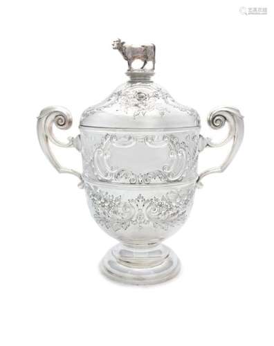 A LARGE EDWARDIAN SILVER PRESENTATION CUP AND COVE…