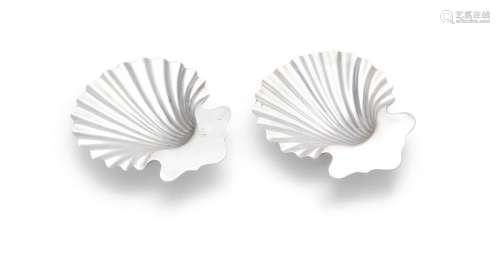 A PAIR OF IRISH GEORGE III SCALLOP SHAPED BUTTER D…