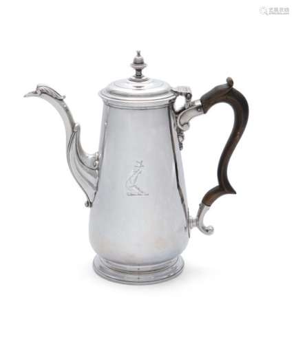 A FINE IRISH GEORGE III COFFEE POT, Dublin 1745, m…