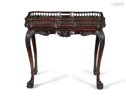 AN AMERICAN MAHOGANY TRAY TOP TABLE, 18th century,…