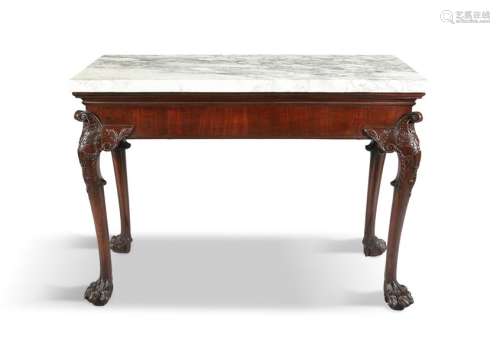 AN IRISH GEORGE III MAHOGANY SIDE TABLE, of rectan…