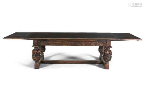 A WILLIAM AND MARY STYLE OAK DRAW LEAF REFECTORY T…