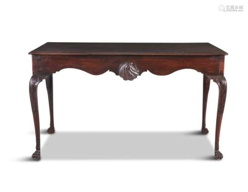 AN IRISH GEORGE III MAHOGANY SIDE TABLE, of rectan…