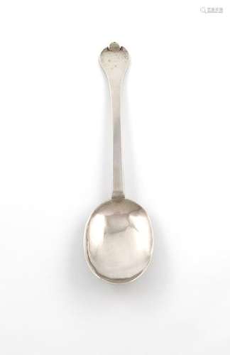 A James II silver Trefid spoon, by William Swadlin…