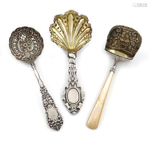 A Victorian cast silver caddy spoon, by Francis Hi…