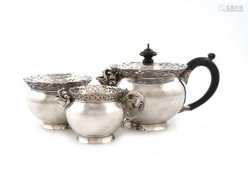 A three piece Edwardian Irish silver tea set, by W…