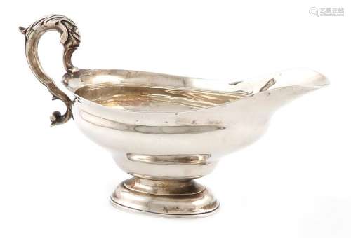 A George III Scottish silver sauce boat, by Adam G…