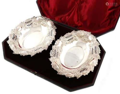 A cased pair of Edwardian silver bonbon dishes, pr…
