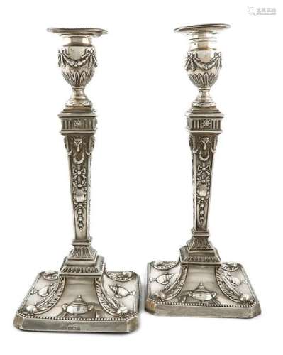 A pair of modern silver candlesticks, by Albert Sy…