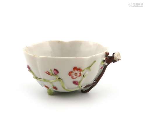 A Chinese porcelain wine cup or taster, late 18th/…