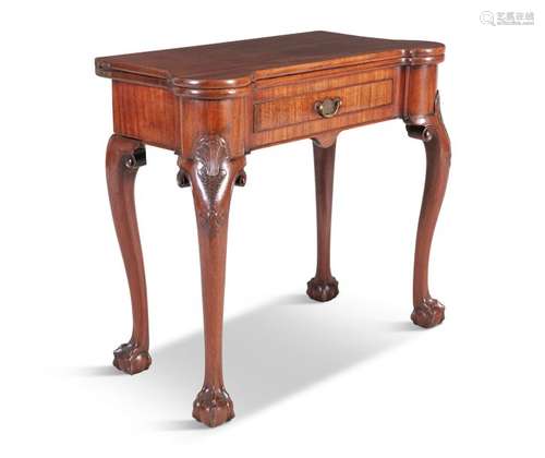 AN AMERICAN GEORGE III MAHOGANY FOLDING TOP CARD T…