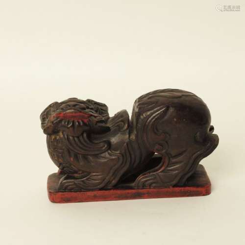 Chien fô porte miroir en bois polychrome rouge à l…