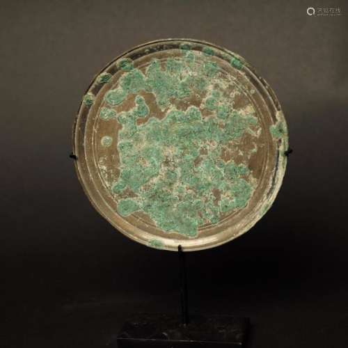 Miroir khmer. Bronze à patine verte de fouille. Ca…