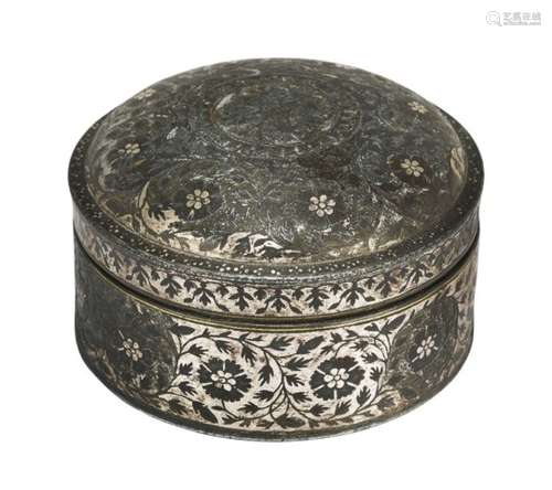 A Mughal silver inlaid bidriware circular lidded box, India, 18th century, decorated to lid and