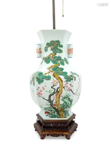 A Chinese Export Porcelain Table Lamp