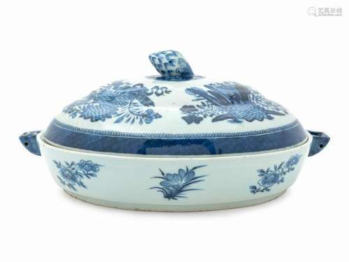 A Chinese Export Blue Fitzhugh Porcelain Covered Entree
