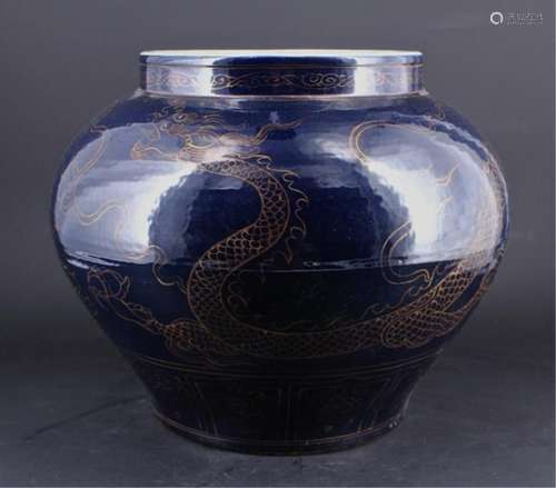 Large Chinese Ming Porcelain Dragon Jar