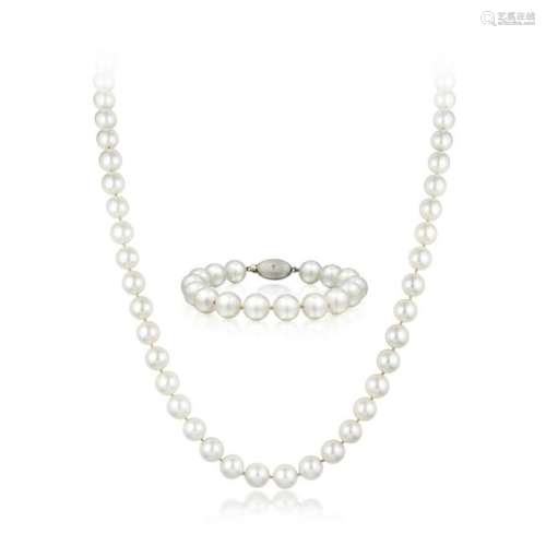 A Very Fine Cultured Pearl Necklace and Bracelet Set
