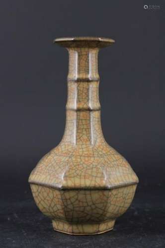 Chinese Song Porcelain geyao Vase