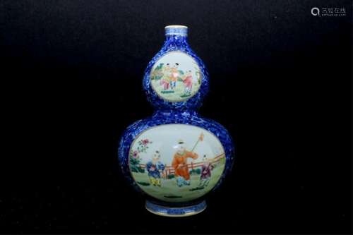 Chinese Qing Porcelain Famille Rose Gourd Vase