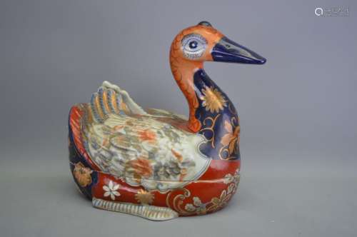 Grand canard en porcelaine. Japon Imari h:35