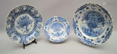 Lot de 3 assiettes Delft. Egrenures et éclats. D:3…