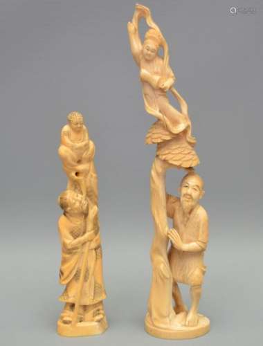Deux sculptures en ivoire. 19ème h:23 et 33