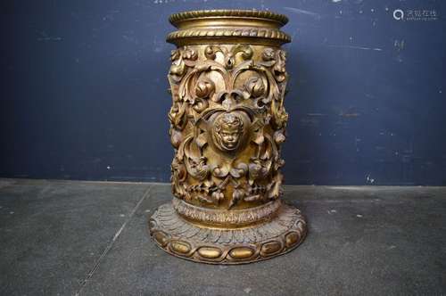 Colonne en bois sculpté. 18ème. H:70 d:57