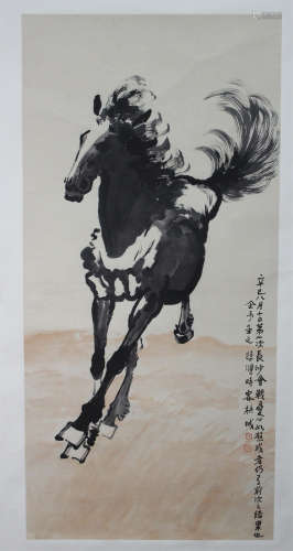 A CHINESE HAND-DRAWN PAINTING SCROLL OF WAR HORSE SIGNED BY 徐悲鴻（1895－1953）戰馬