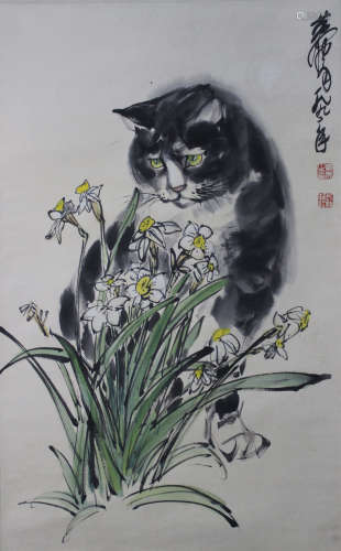 A CHINESE HAND-DRAWN PAINTING SCROLL OF BLACK CAT NARCISSUS SIGNED BY 黃胄 ( 1925- 1997  )  黑貓水仙
