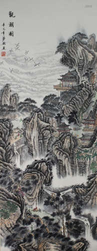 A CHINESE HAND-DRAWN PAINTING SCROLL OF LANDSCAPE SIGNED BY 裘夢麒 ( 1937 -     ) 觀潮圖