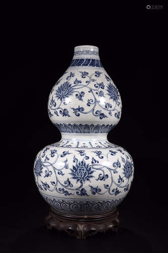 BLUE WHITE GOURD-SHAPE VASE