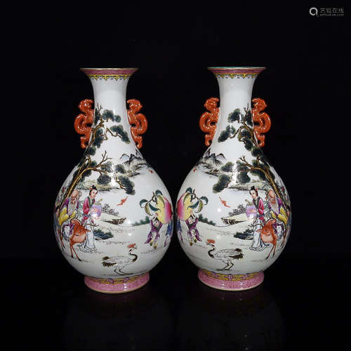 QIANLONG MARK FAMILLE ROSE FU-LU VASE IN PAIR