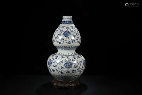 BLUE WHITE GOURD VASE