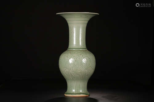 LONGQUAN YAO GUANYIN VASE