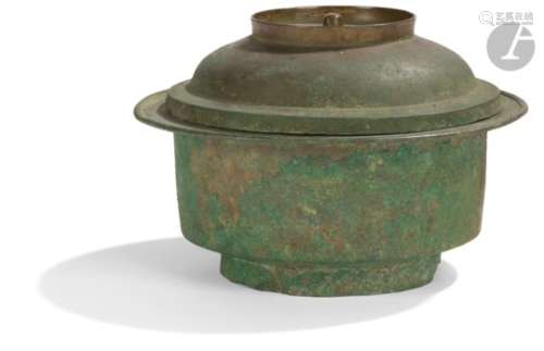 CORÉE - Fin période GORYEO (918 - 1392) Pot couvert en bronze. Diam. 17 cm