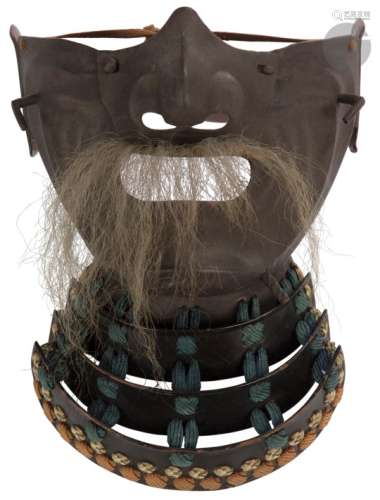 JAPON - XIXe siècle Masque menpô en fer composé d'une moustache et complété par un yodare kake de
