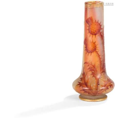 DAUM NANCY Chardons Vase oignon miniature sur talon. Épreuve en verre au décor dégagé à l'acide et